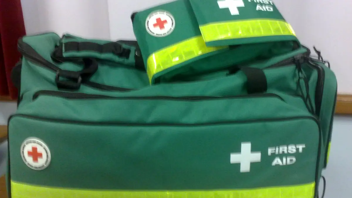 Une trousse de premiers secours