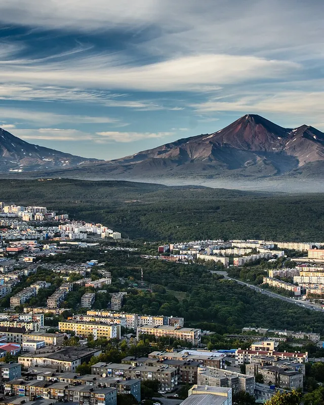 Petropavlovsk-Kamtchatski au pied de ses volcans
