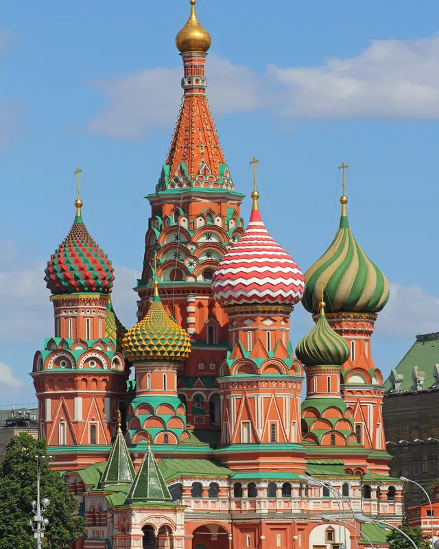 Les coupoles de la cathédrale Saint-Basile, sur la place Rouge à Moscou